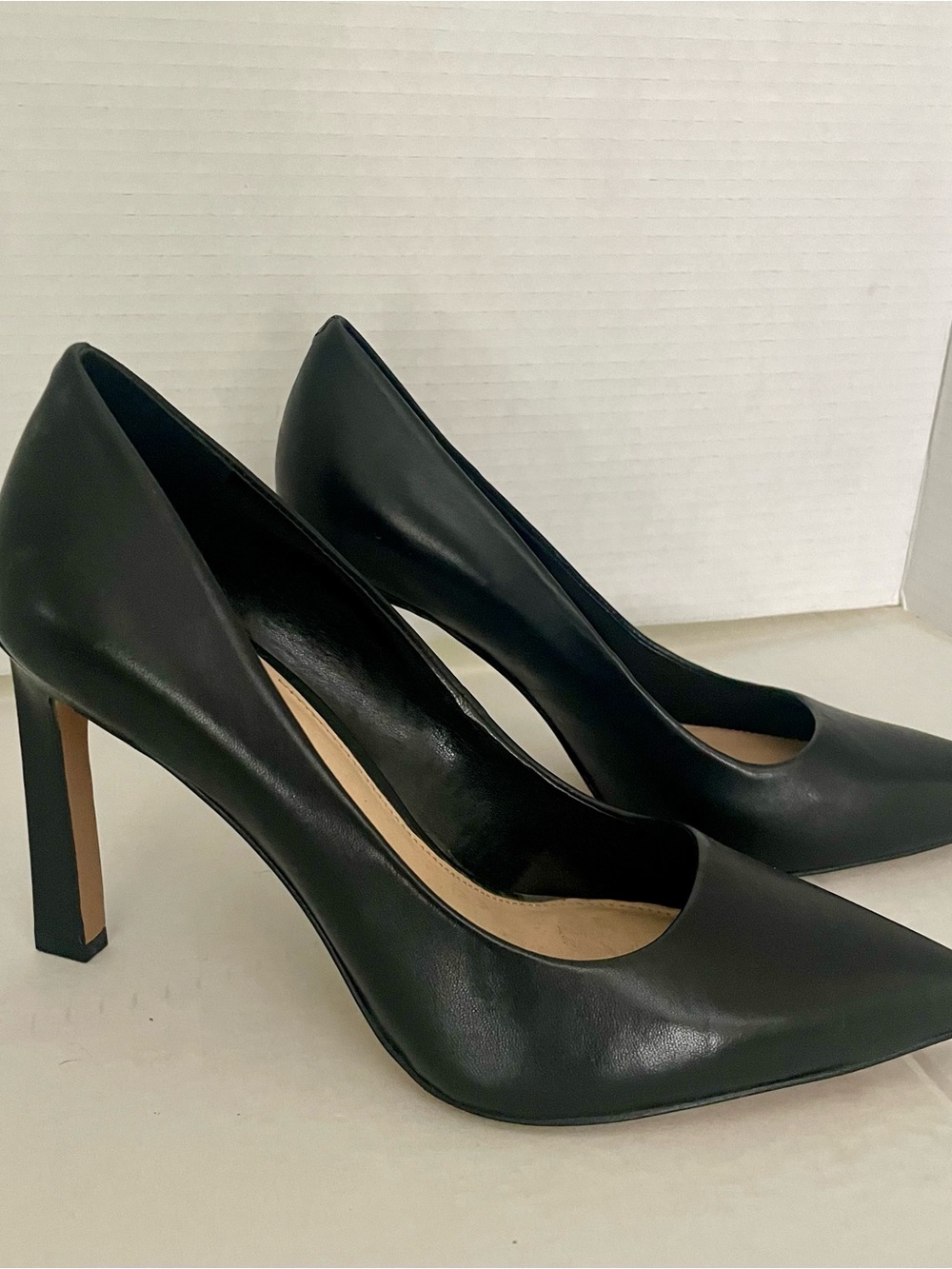 Vince Camuto Black Pointed-Toe Leather Pumps Sz 9